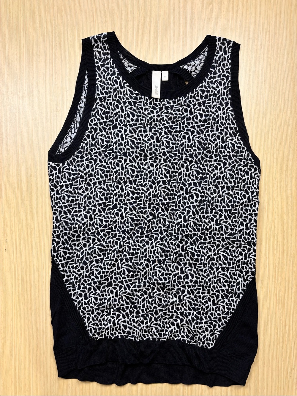 SI-IAE Black White Abstract Print Knit Sweater Tank Sz M